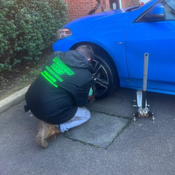 Professional Tyre Technician - R J Mobile Tyres - 24 Hour Mobile Tyre Service Professional Tyre Technician - R J Mobile Tyres - 24 Hour Mobile Tyre Service